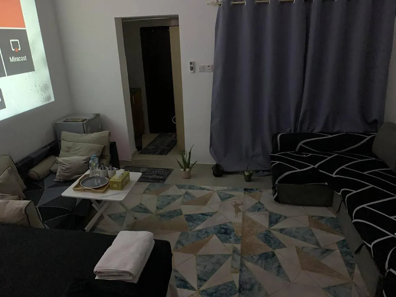 Δωμάτια σε οικογενειακή κατοικία The Theatre Room Αμπού Ντάμπι Ηνωμένα Αραβικά Εμιράτα